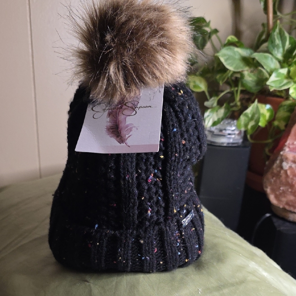 🌟 NWT Jessica Simpson Black Knit Beanie with Faux Fur Pom-Pom